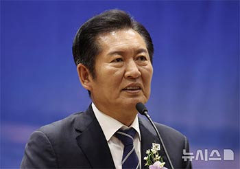 「李在明大統領をナメてるの？」　共に民主・鄭清来代表、批判受け写真削除