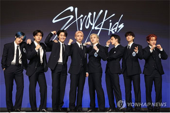 ストレイキッズ新譜　ビルボードで７作連続１位＝ＢＴＳ抜く