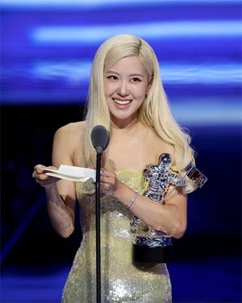 ＢＬＡＣＫＰＩＮＫロゼ　米ＭＴＶ授賞式で「今年の楽曲」受賞＝Ｋ―ＰＯＰ初