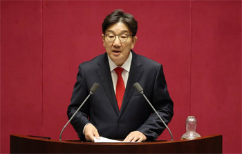 ▲ソウル汝矣島の国会で開催された第429代国会（通常国会）第４回本会議で自らの逮捕同意案提出を受け演説する韓国野党・国民の力の権性東（クォン・ソンドン）議員。11日午後撮影。／ナム・ガンホ記者