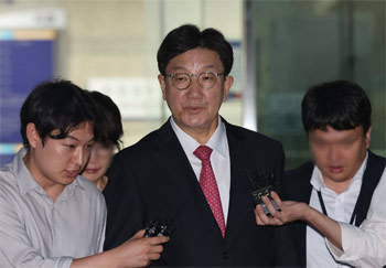 ▲権性東議員（国民の力）が9月16日午後、ソウル市瑞草区の中央地裁で「統一教違法政治資金疑惑」（政治資金法違反容疑）関連の勾留前被疑者尋問（令状実質審査）を終え、裁判所から出て来たところ。／写真＝ニュース1