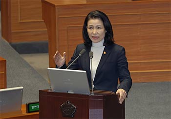 ▲李真淑・放送通信委員長／写真＝ナム・ガンホ記者
