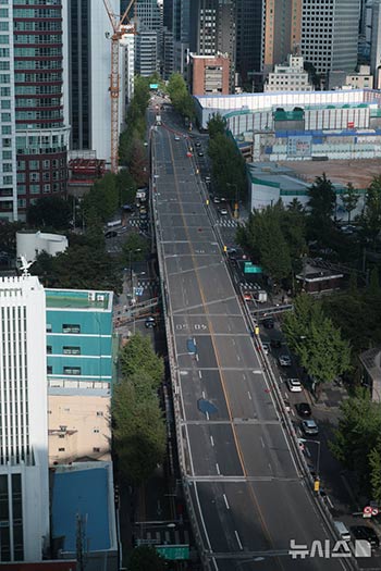 西小門高架車道　歴史の中へ　／ソウル