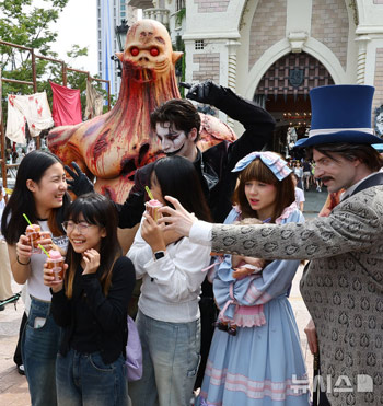 「ロッテワールド・アドベンチャーでリアルなホラーの演技を楽しんでみてね！」