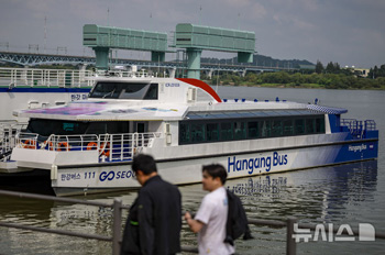 漢江バスの運航中止…無乗客の試験運航に切り替え