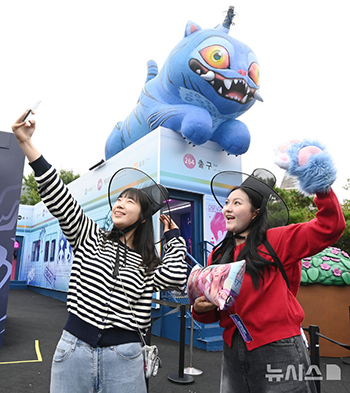 『KPOPガールズ！デーモン・ハンターズ』のテーマゾーンを体験