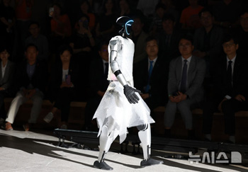 ロボットファッションショー