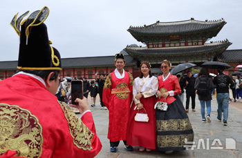 外国人観光客で賑わう景福宮