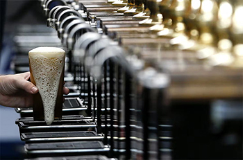 「酒を飲むと外国語がスラスラ話せるようになる」というのは本当だった…イグ・ノーベル賞受賞した研究結果に注目