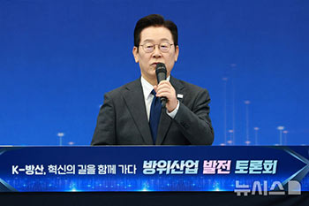 「K防衛産業革新討論会」に出席した李在明大統領