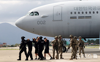 APEC首脳会議に備えて航空機テロ対応訓練