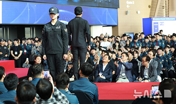 「治安産業大展」で公開された韓国警察の新しい勤務服