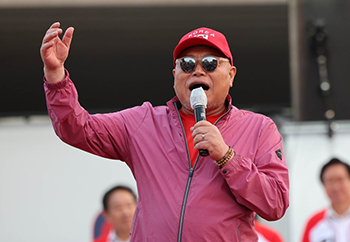 ▲歌手キム・フングクさんが今年5月25日、国民の力の金文洙（キム・ムンス）大統領選候補の応援演説をする様子。写真＝キム・ジホ記者