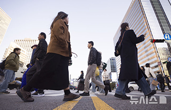 初冬のような朝の中の出勤　／ソウル