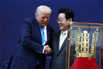 英ボディーランゲージ専門家「トランプ大統領は金冠に本当に興奮したようだ」　韓米首脳会談