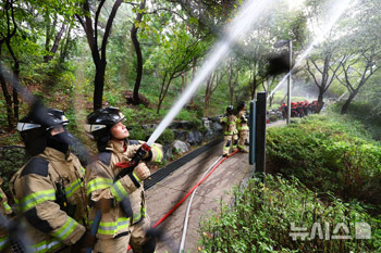 駱山公園で開かれた山火事対応訓練
