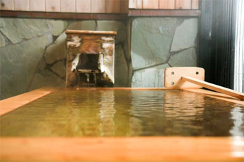 熱湯で全身やけど…ホテルの浴槽で72歳男性死亡　／米カリフォルニア