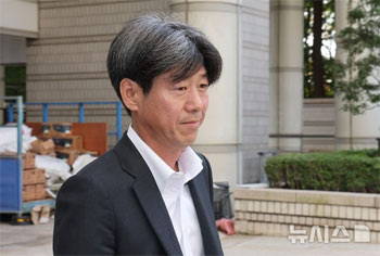 ▲大庄洞開発不正疑惑事件に関与して特定経済犯罪加重処罰法違反（背任）などの容疑で起訴された南旭弁護士。／NEWSIS