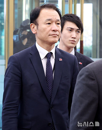 韓国外交部に入る松尾裕敬・駐韓日本大使館総括公使