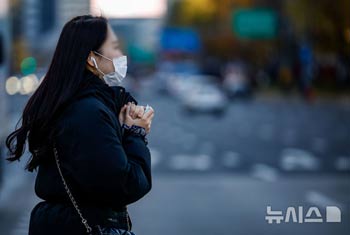 氷点下の朝　カイロを手に出勤　／ソウル