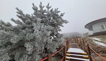 漢拏山に初雪　／済州