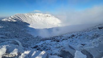 「漢拏山は冬の王国」　／済州