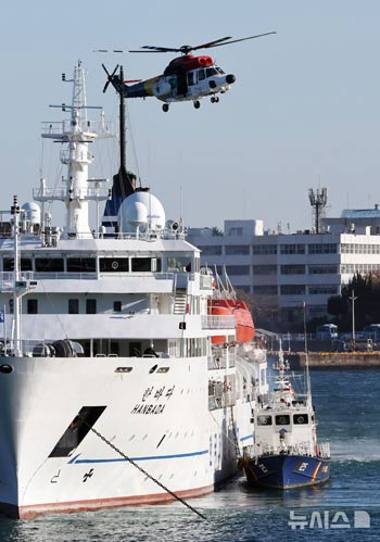 旅客船火災に備えて人命救助訓練　／釜山