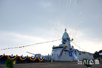 韓国海軍の新型フリゲート「全南」進水