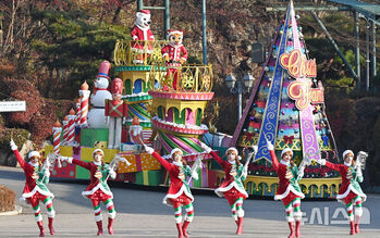 エバーランドの「きらきらX-Masパレード」