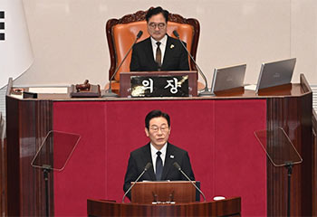 ▲李在明大統領は11月4日、国会本会議場で2026年度予算案および基金運用計画案に関する施政方針演説を行った／国会写真記者団