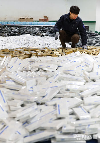 輸出品の韓国産タバコ175万箱を韓国国内に密輸入した一味を摘発