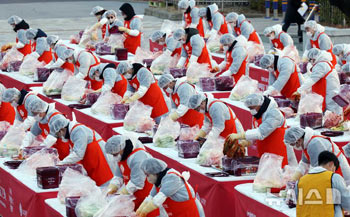 ロッテ、強い寒さの中でもキムジャン分かち合い