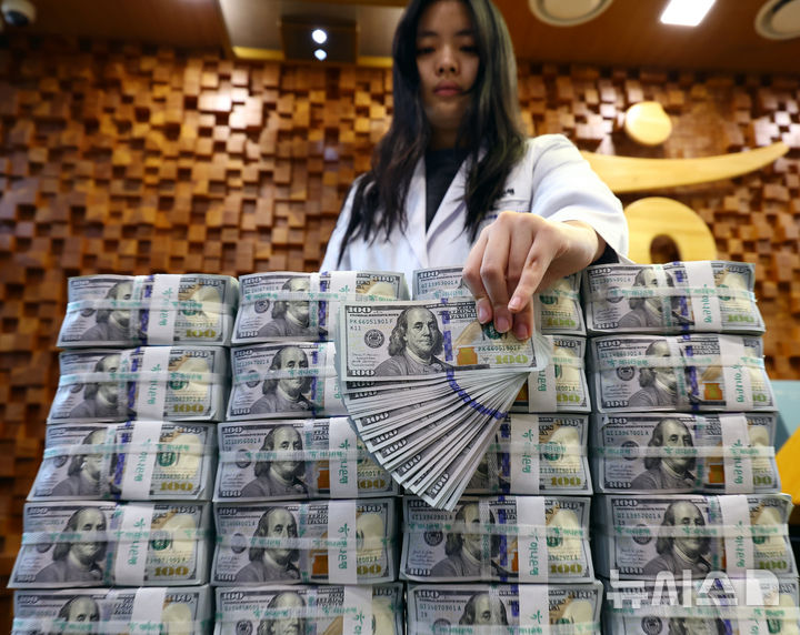 韓国の外貨準備、3年3カ月ぶりに4300億ドルを上回る