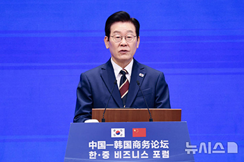 韓中ビジネスフォーラムで発言する李在明大統領