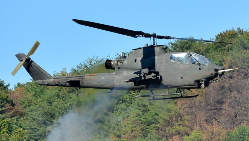 韓国陸軍コブラヘリが墜落…准尉2人死亡　／京畿道加平