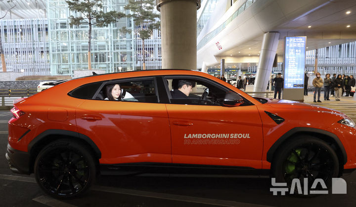 「金メダル2個獲得し帰国」キム・ギルリ　ランボルギーニに乗って自宅へ　ミラノ冬季五輪