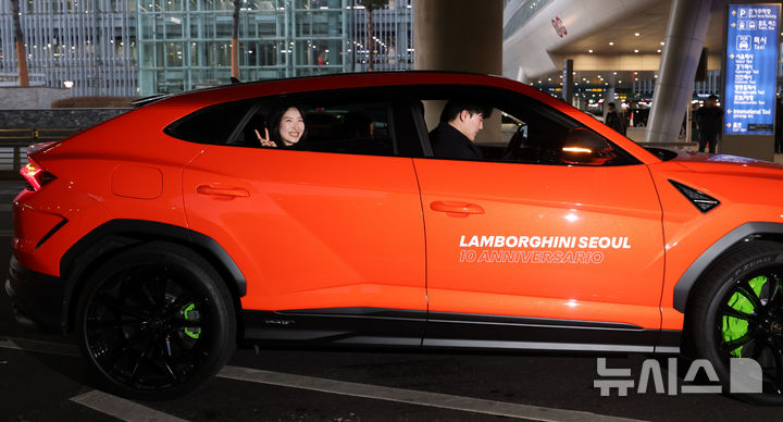 「金メダル2個獲得し帰国」キム・ギルリ　ランボルギーニに乗って自宅へ　ミラノ冬季五輪