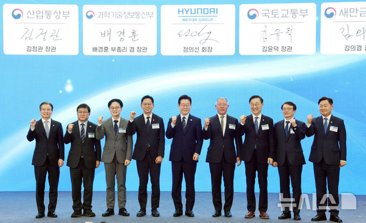 「セマングム　ロボット・水素・AIシティ投資協約式典」で祝辞を述べる李在明大統領