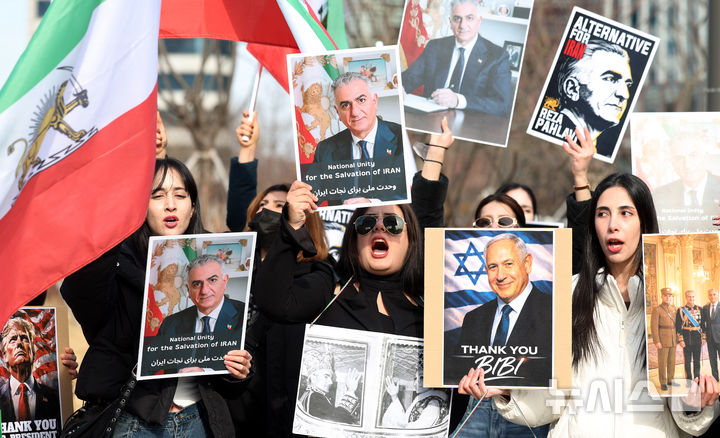 在韓イラン人ネットワーク「イラン政府反対・アメリカ支持」デモ