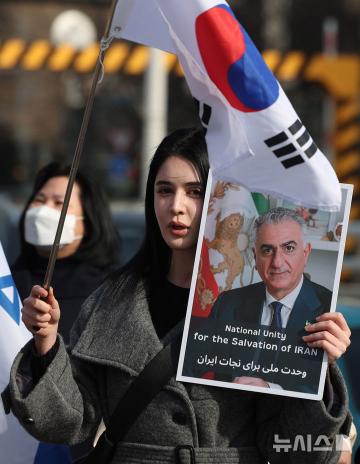 在韓イラン人ネットワーク「イラン政府反対・アメリカ支持」デモ