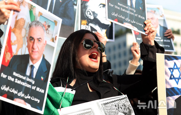 在韓イラン人ネットワーク「イラン政府反対・アメリカ支持」デモ