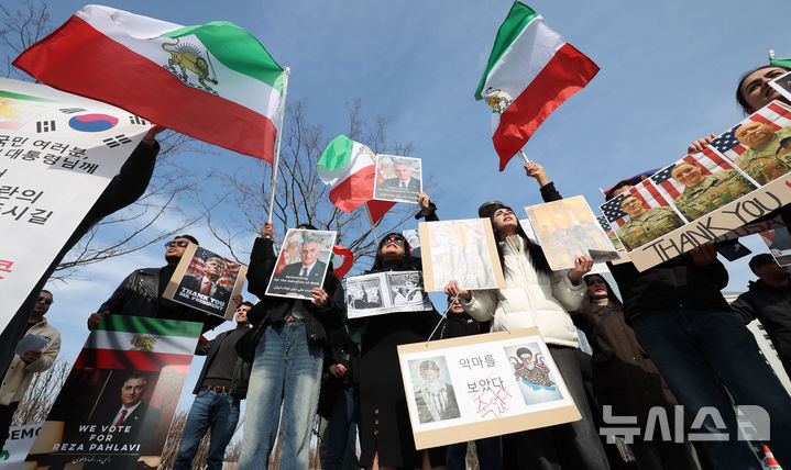 在韓イラン人ネットワーク「イラン政府反対・アメリカ支持」デモ