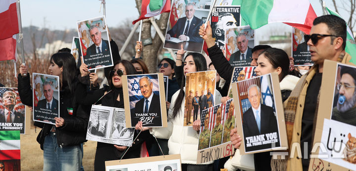 在韓イラン人ネットワーク「イラン政府反対・アメリカ支持」デモ