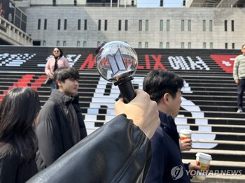 BTS公式ペンライトが入手困難　ソウル・光化門公演控え品薄に