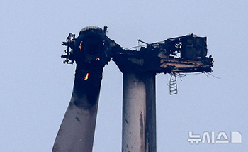 火災で焼け落ちた風力発電機　／慶尚北道