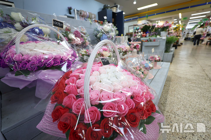 「ローズデーにはバラの花を贈ろう」