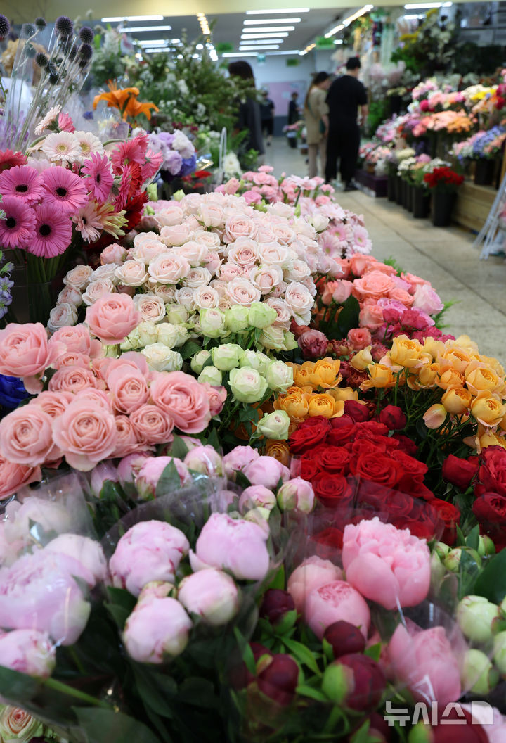 「ローズデーにはバラの花を贈ろう」