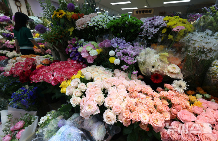 「ローズデーにはバラの花を贈ろう」
