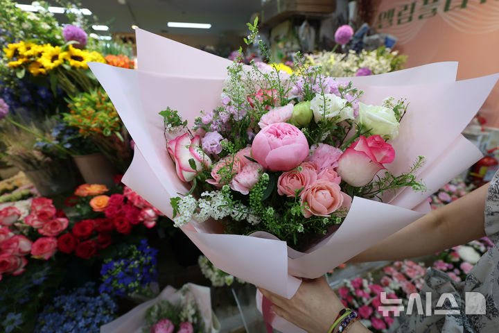 「ローズデーにはバラの花を贈ろう」
