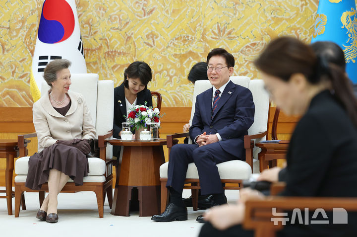李在明大統領、英国のアン王女夫妻と共に